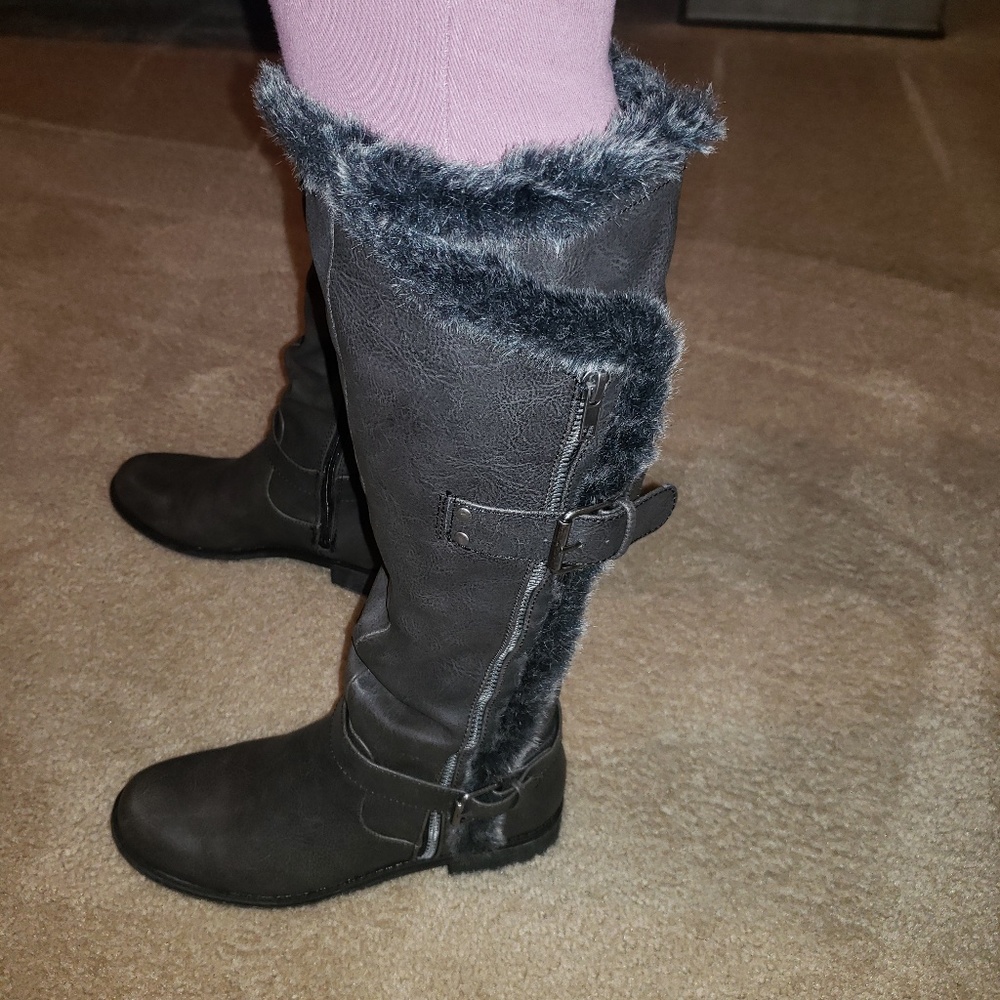 Almost New Boots๐ข - Picture 4 of 5